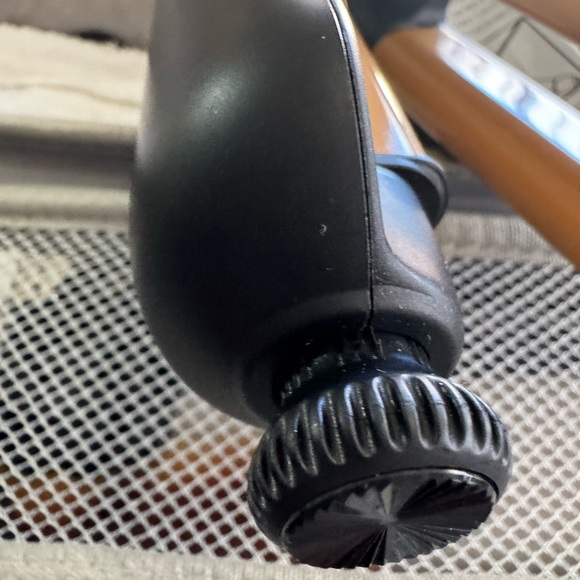 New CHI curl machine does not include the box only the curling iron - Picture 8 of 11